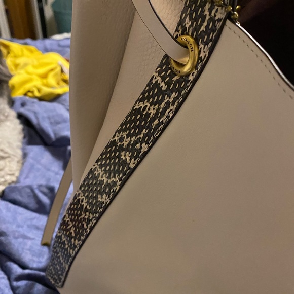 Chalk and snake skin Coach large purse - Picture 11 of 12